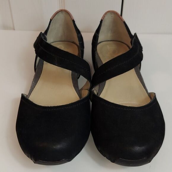 OTBT Pacific City Flat Black Nubuck MaryJane Sz 9 (8.5) - Picture 3 of 12